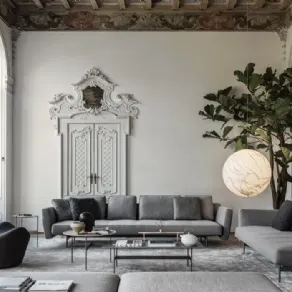 Zona living con divano Sakè di B&B Italia