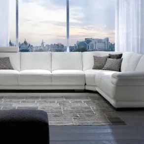 Divano in pelle di colore bianco