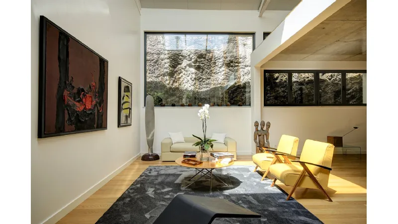 Gli interni del loft Townhouse a Lisbona