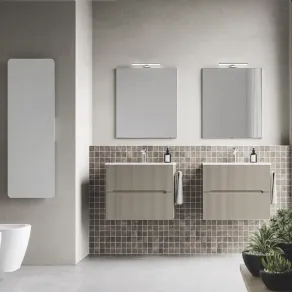 Il doppio lavabo diventa essenziale quando il bagno è uno solo e la casa è molto frequentata (composizione 8 di Smyle di Blob by Ideagroup