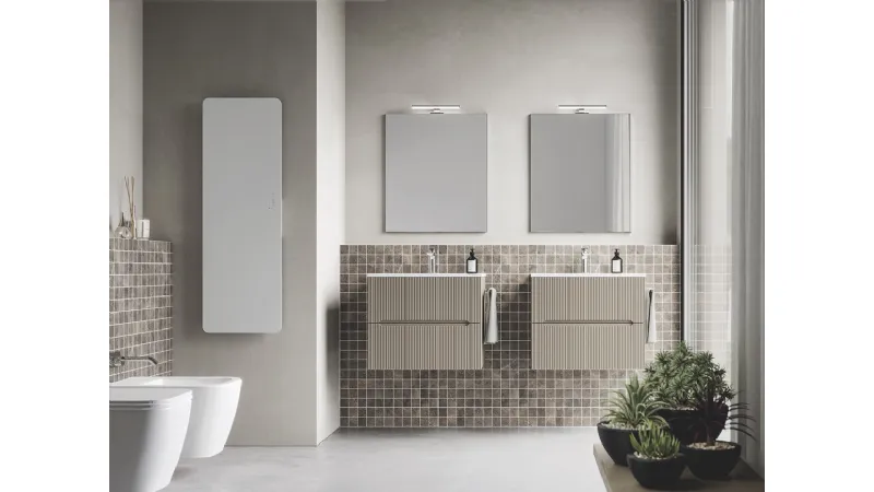 Il doppio lavabo diventa essenziale quando il bagno è uno solo e la casa è molto frequentata (composizione 8 di Smyle di Blob by Ideagroup