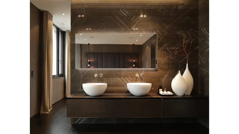 Fascino ed eleganza per il bagno Antonio Lupi con specchiera retroilluminata