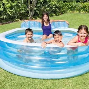 Una divertente piscina Intex con poltrona: è Family 57190 