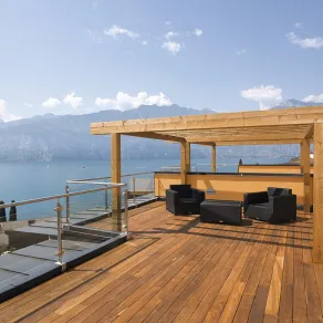 Fiemme 3000 presenta il pavimento in Teak Burma della collezione Esterni di Fiemme