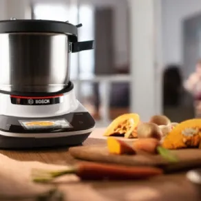 Il robot Cookit è in grado anche di cuocere le pietanze