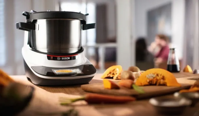 Il robot Cookit è in grado anche di cuocere le pietanze