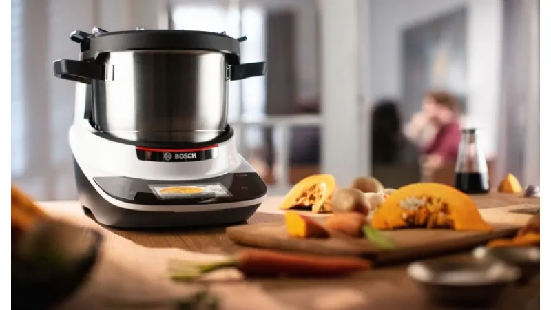 Il robot Cookit è in grado anche di cuocere le pietanze