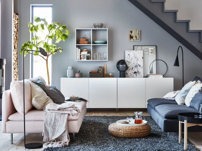 Due divani Söderhamn dai colori diversi per il soggiorno Ikea