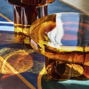 Le zone più scure sono il risultato della sovrapposizione di vari layer di vetro