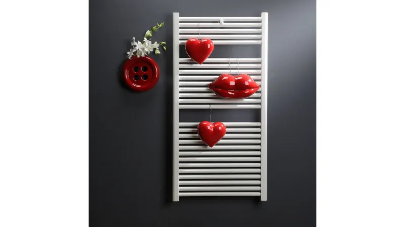 Cuori, bottoni, labbra per umidificare i termosifoni secondo Creativando collezione Heart Gallery