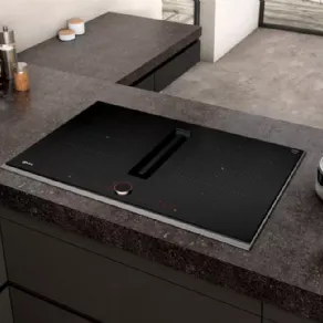 Piano cottura con cappa integrata e tecnologia Flex Induction di Neff, modello T58TL6EN2