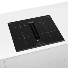 Il piano a induzione con cappa di Bosch, Serie 4 PIE631B15E, largo solo 60 cm 