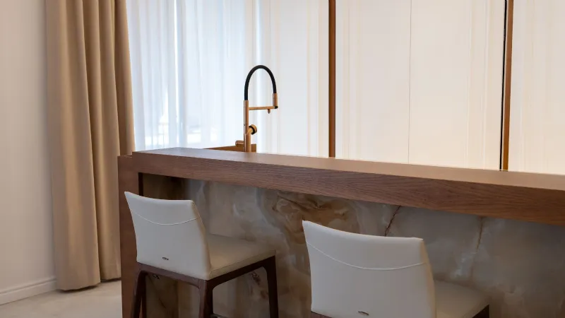 Rigore compositivo e integrazione materica 