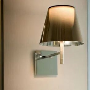 Lampada KTribe Wall di Flos a luce diffusa con dimmer. 