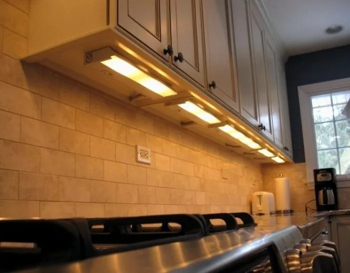 Illuminazione sottopensile cucina