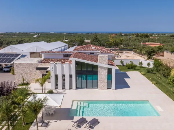 Villa a Terlizzi con piscina, un'oasi di benessere