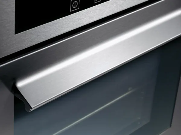 dettaglio della maniglia del forno Rex in acciaio inox