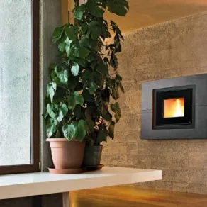 Termocamino a pellet Vivo 80 di MCZ con rivestimento Prime