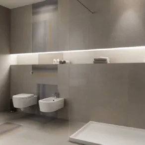 I faretti incassato illuminano nicchie nel bagno