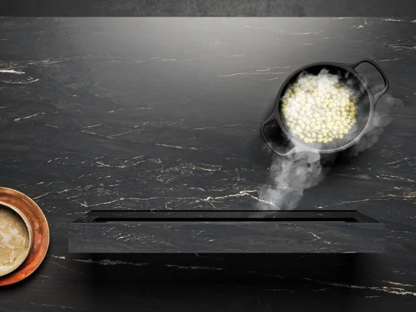 Falmec Lavel Invisible scompare alla vista allineandosi al piano cucina
