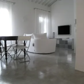 Pavimento in resina della linea Metal di Arte Viva