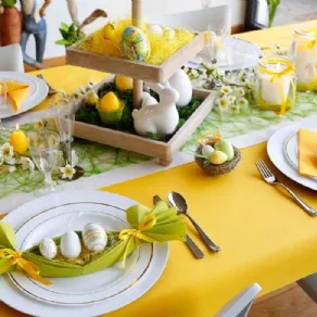 Giallo, verde e bianco per questa allegra tavola di Pasqua