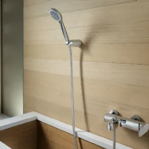 Esempio di rubinetto monocomando, perfetto per le vasche da bagno