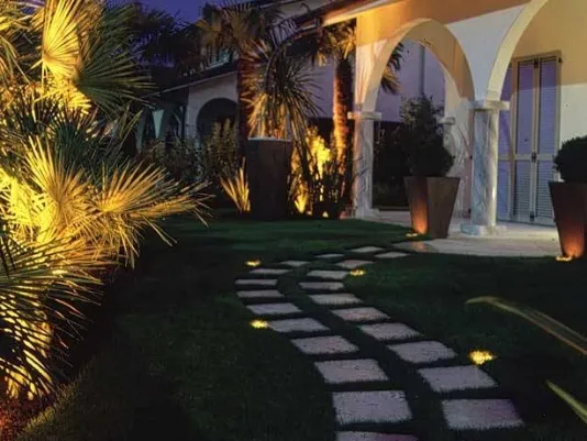 Esempio di illuminazione notturna giardino