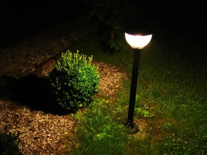 Esempio di lampada da giardino