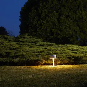 Piccola e potente la lampada Artico di FontanaArte