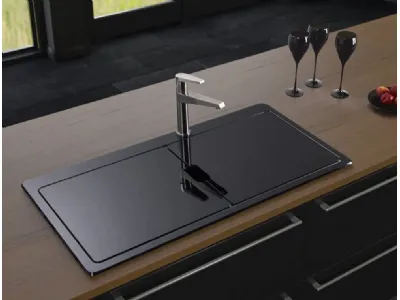 Un lavello in acciaio inox