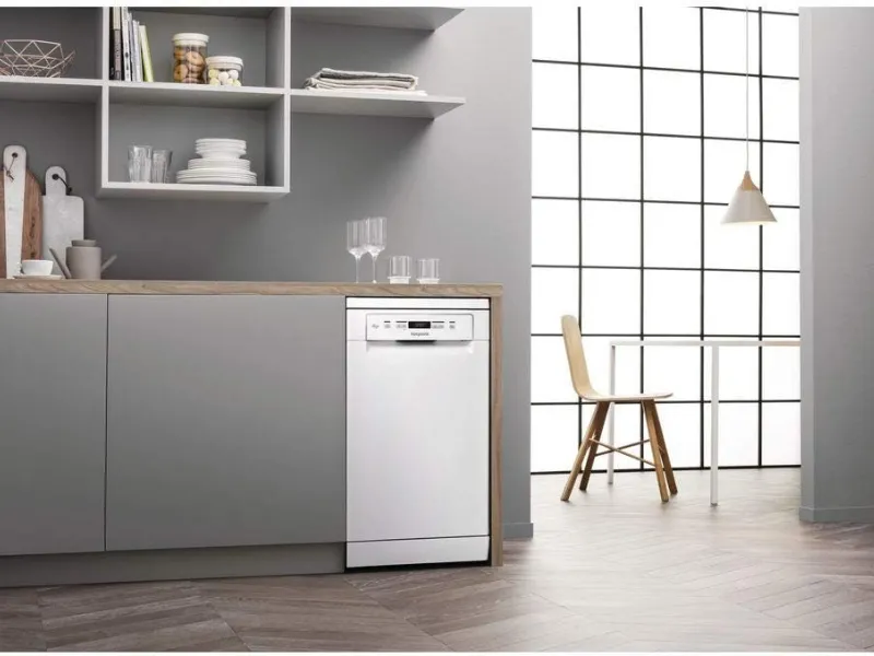 Hotpoint Ariston - HSFC 3T127 C: capacità 10 coperti