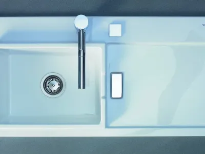 Un lavello moderno in ceramica