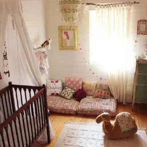 Tende appese ad un ramo per una cameretta magica