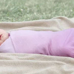 Tessuti organici e tinte naturali per il buon sonno del bebé