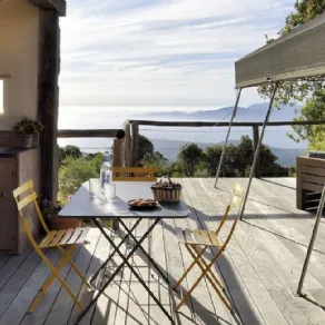 Casa con piscina naturale in Corsica