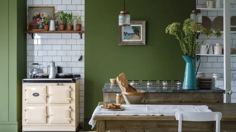 Verde oliva brillante Farrow&Ball per la cucina moderna dal sapore vintage