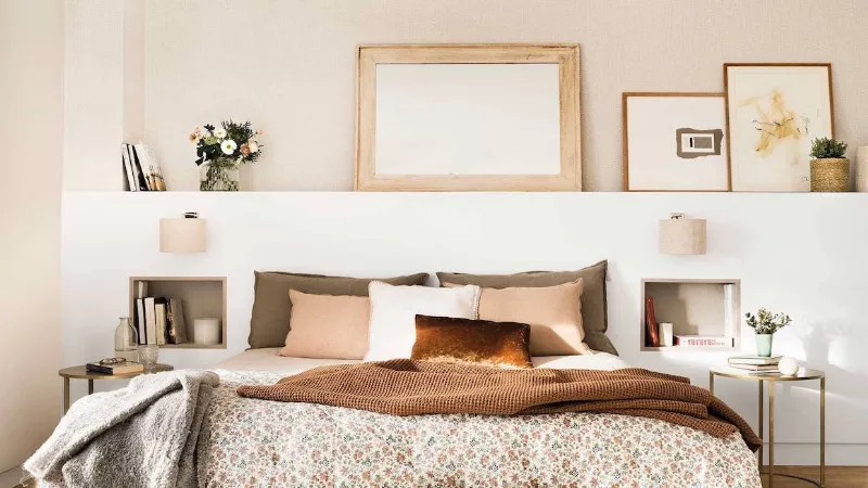 Mensola dietro il letto
