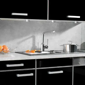 Retta è uno dei miscelatori da cucina di Ideal Standard