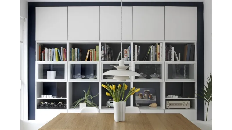 IKEA - La libreria BRIMNES alta e stretta è perfetta per i