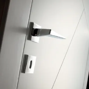 Particolare porta bianca