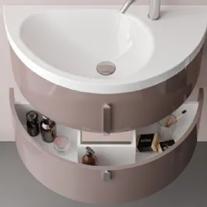 L'ottima capacità contenitiva del mobile bagno curvo Moon