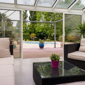 Struttura moderna in PVC bianco