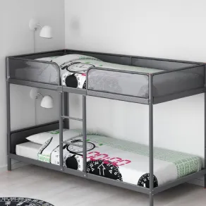 Letto a castello in ferro modello Tuffing di Ikea