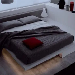 Un letto a terra matrimoniale