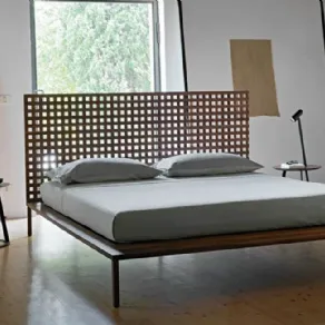 Letto matrimoniale in noce TWINE di Casamania & Horm