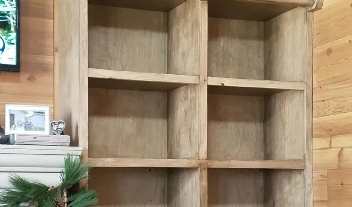 Libreria a giorno in legno homemade