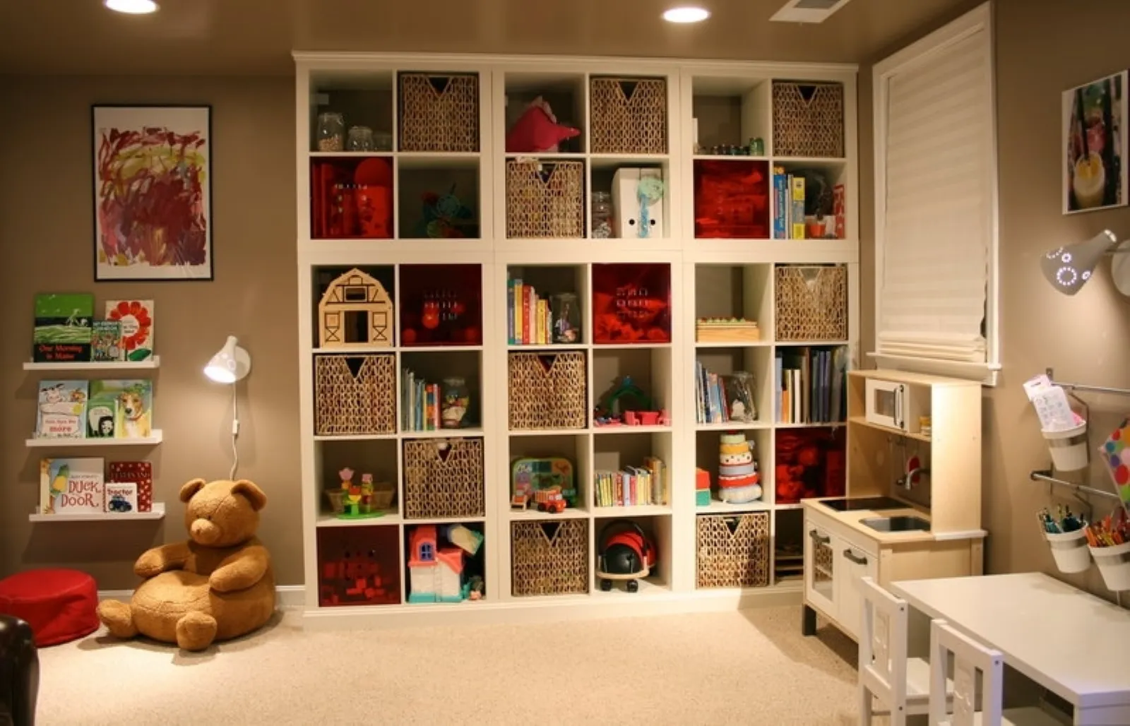 Мебель для книг и игрушек