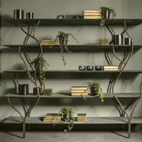 Albero di Cantori. Libreria a giorno con struttura in ferro curvato 