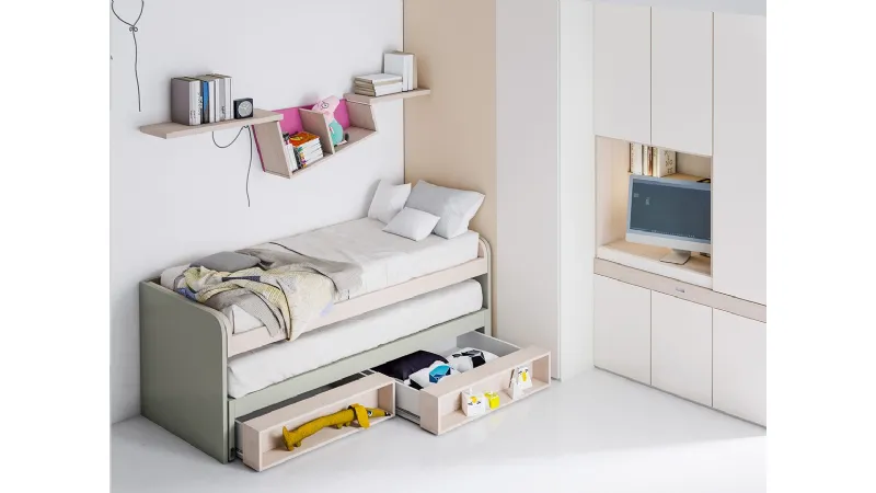 Cartesio con letto a scomparsa e cassettoni estraibili è combinato con armadio attrezzato Vip e scrittoio Ghost